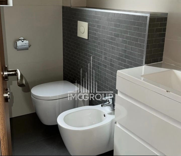 Apartament de inchiriat 2 camere, grădină proprie 110 mp și parcare privată 