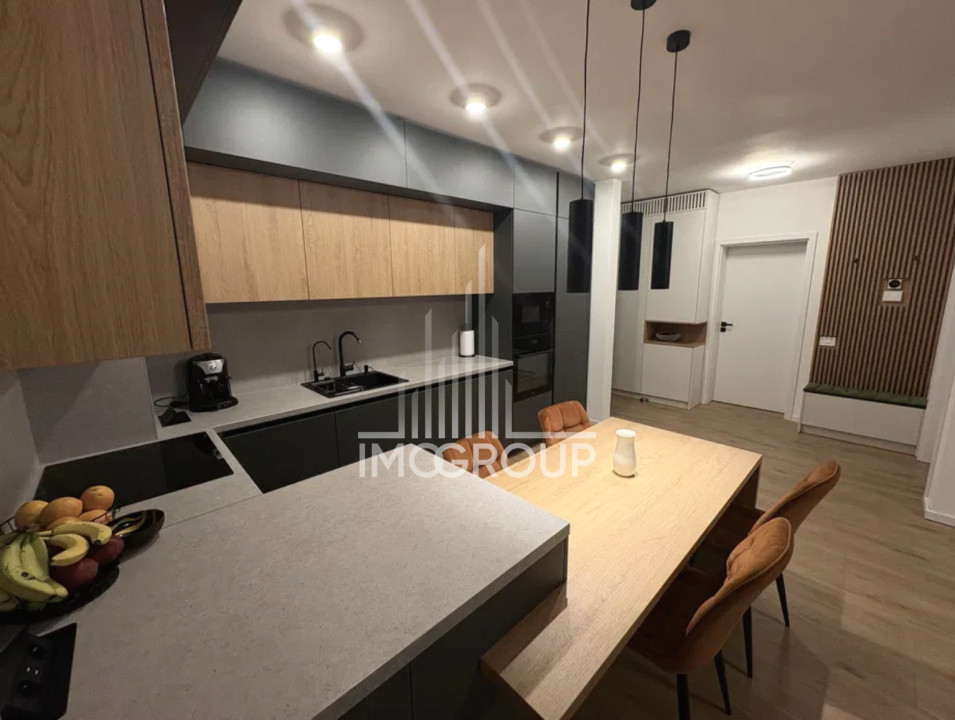 Apartament superb cu 2 camere si garaj de inchiriat zona Semicentrala