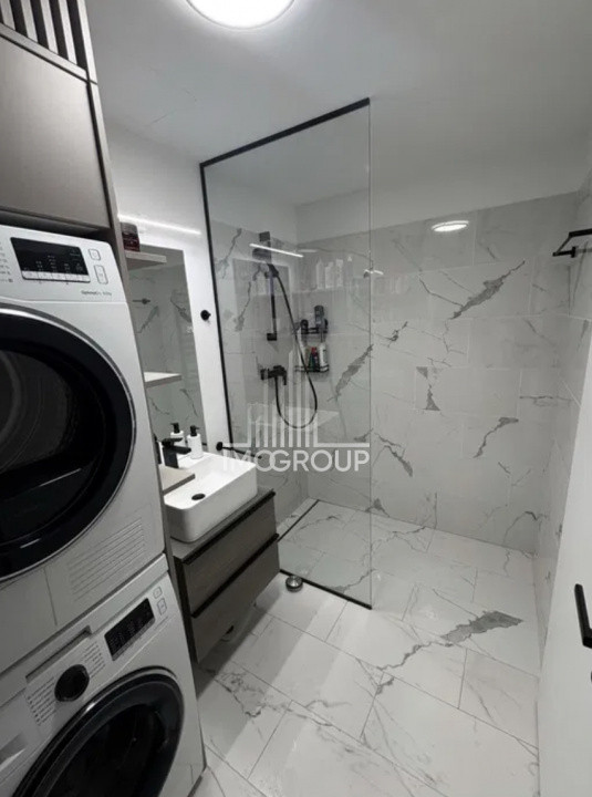 Apartament superb cu 2 camere si garaj de inchiriat zona Semicentrala