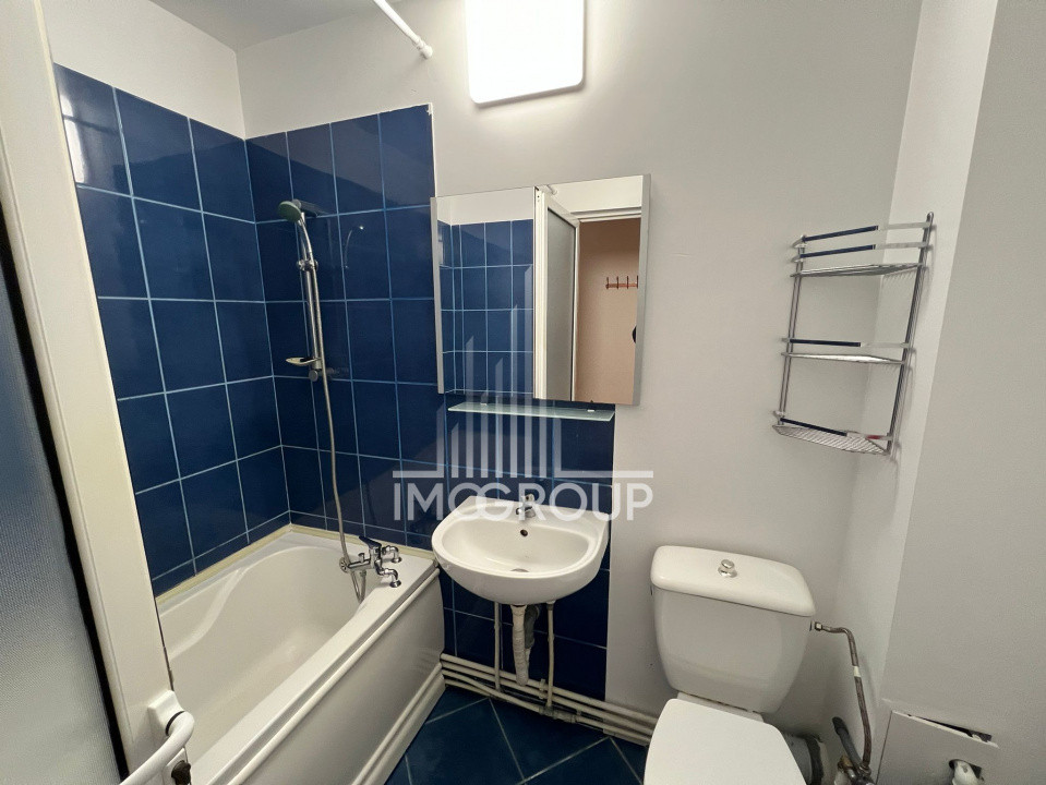 De inchiriat 1 camera demisol Iulius Mall  