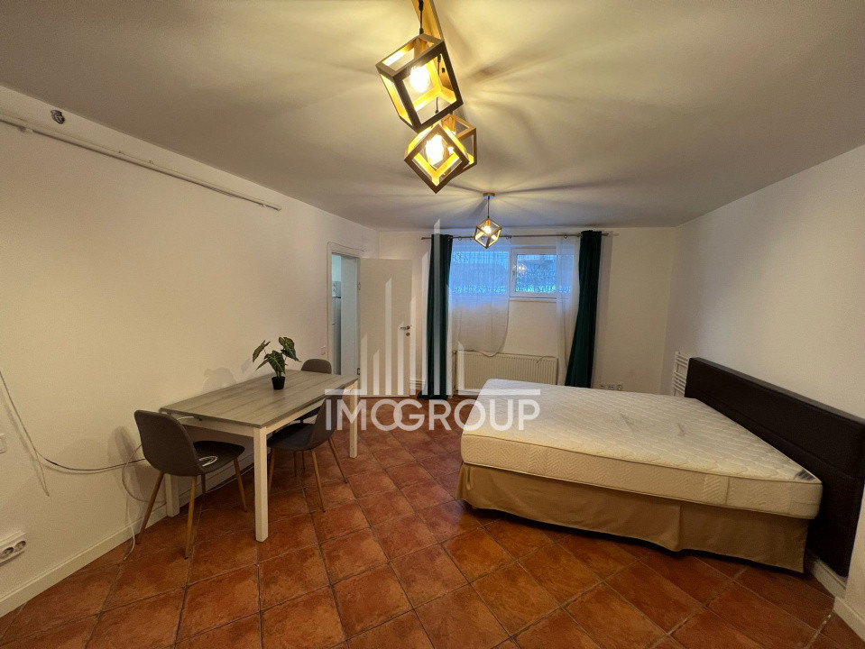 De inchiriat 1 camera demisol Iulius Mall  