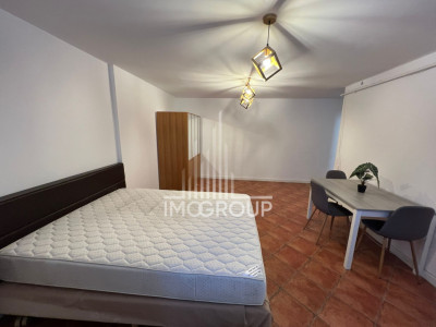 De inchiriat 1 camera demisol Iulius Mall  