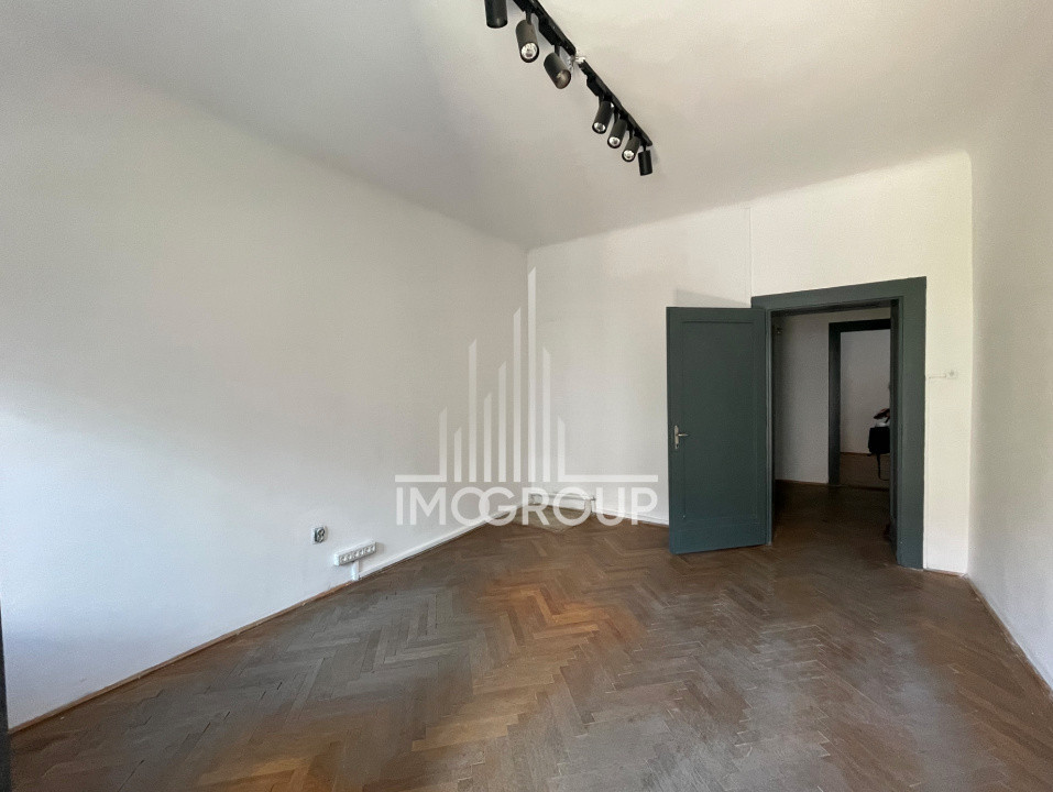 Vânzare apartament 4 camere zona Ultracentrală