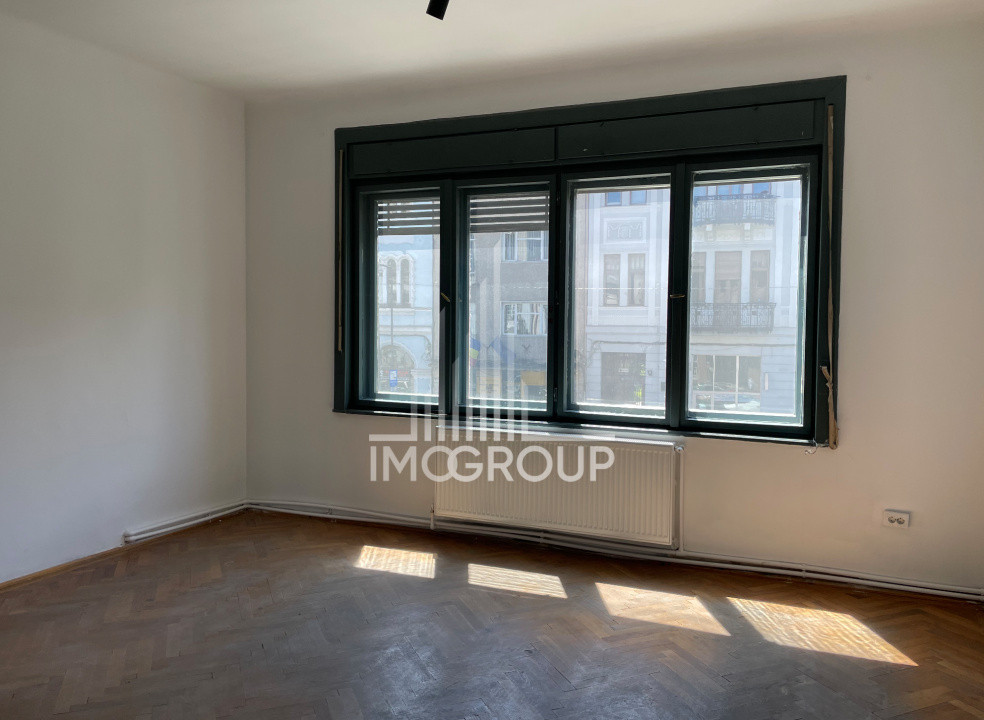 Vânzare apartament 4 camere zona Ultracentrală