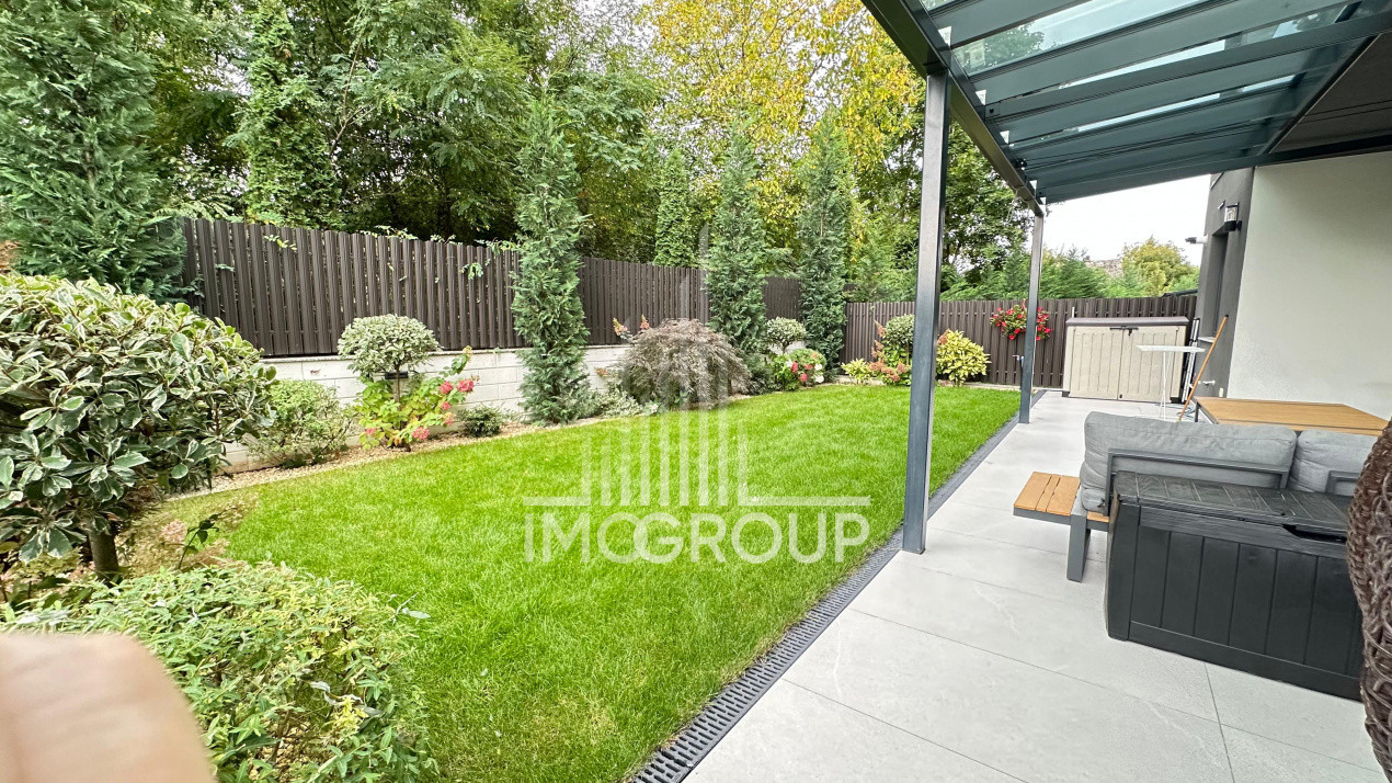 Vanzare apartament cu 3 camere, grădină proprie și parcare – cartier Bună Ziua