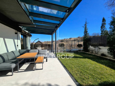 Vanzare proprietate deosebita cu 3 camere, grădină proprie & parcare - Buna Ziua