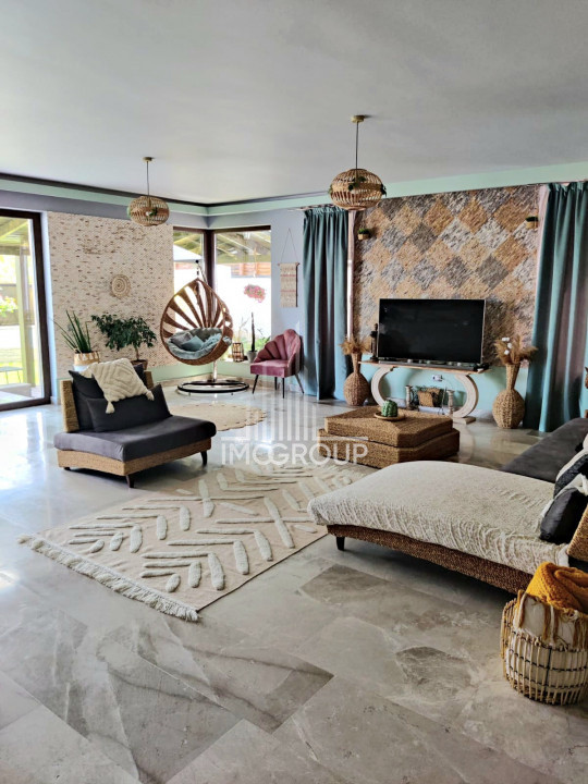 Apartament superb 3 camere de inchiriat, terasa si curte privata, parcare