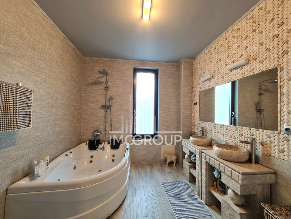 Apartament superb 3 camere de inchiriat, terasa si curte privata, parcare