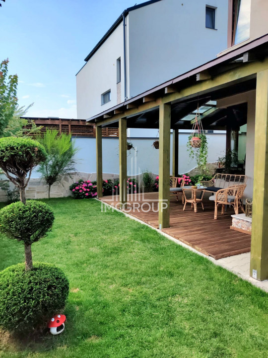 Apartament superb 3 camere de inchiriat, terasa si curte privata, parcare