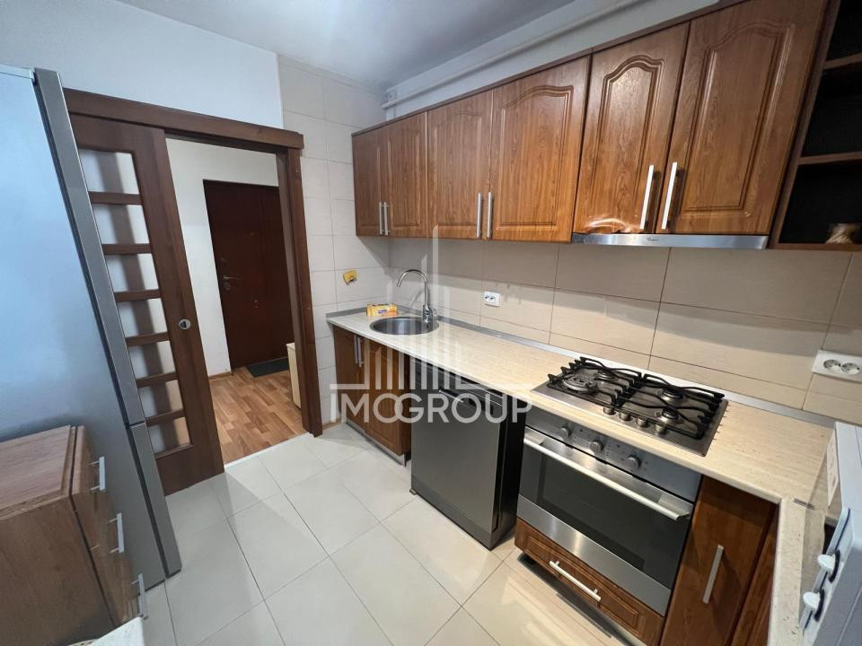 3 camere, balcon, etaj 2/3 – str. Tineretului, Florești
