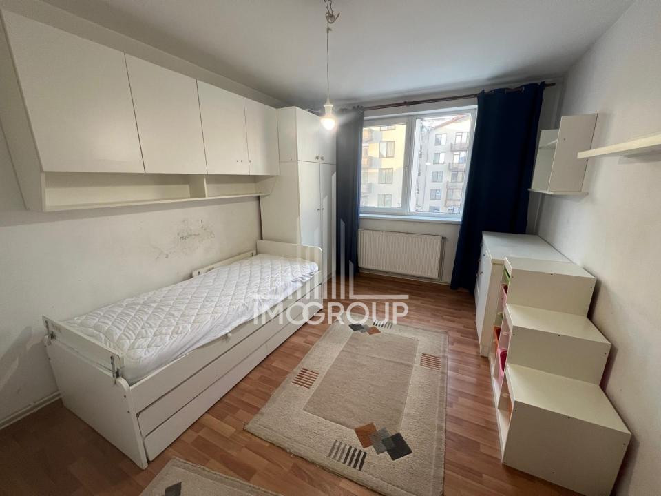 3 camere, balcon, etaj 2/3 – str. Tineretului, Florești