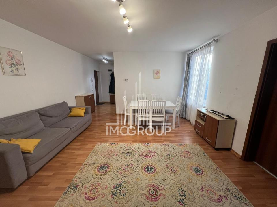 3 camere, balcon, etaj 2/3 – str. Tineretului, Florești