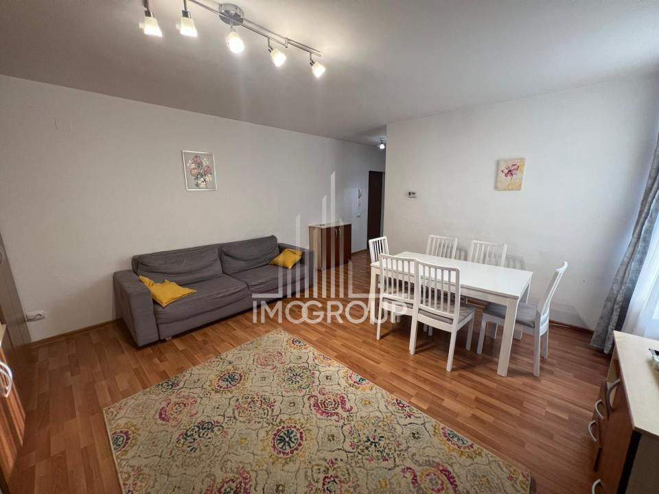 3 camere, balcon, etaj 2/3 – str. Tineretului, Florești
