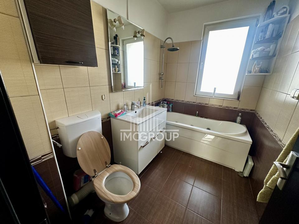 Apartament 2 camere, decomandat, 3 balcoane si parcare, Floresti, zona Eroilor