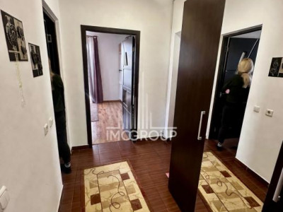 Apartament 2 camere, decomandat, 3 balcoane si parcare, Floresti, zona Eroilor