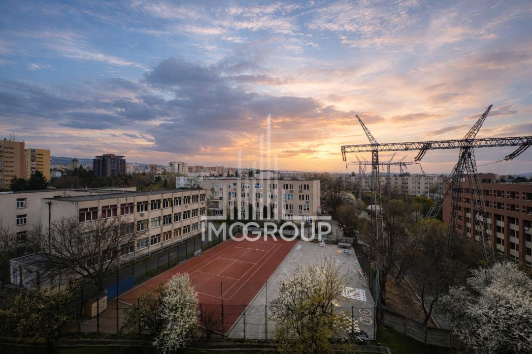 Apartament 2 camere ultrafinisat cu parcare si priveliste langa Iulius Mall