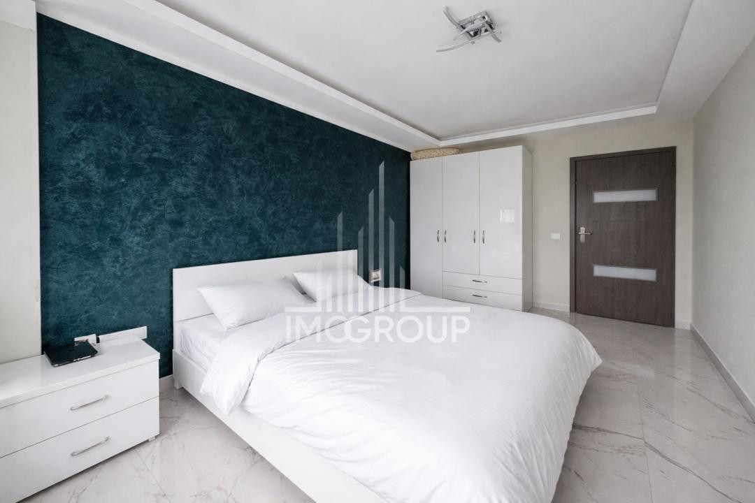 Apartament 2 camere, confort sporit,  decomdat cu parcare si priveliste superba