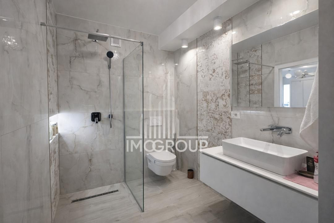 Apartament ultrafinisat cu parcare si priveliste superba, in complexul Zenia