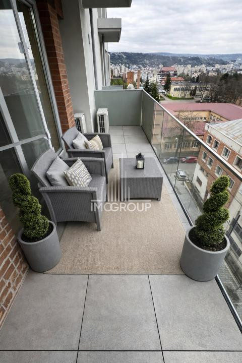 Apartament ultrafinisat cu parcare si priveliste superba, in complexul Zenia