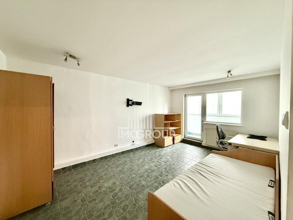 Apartament cu 3 dormitoare | Zona Piata Zorilor/ UMF | Etaj 1 | Balcon