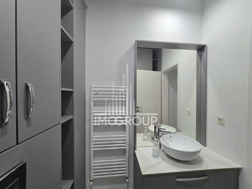Inchiriez apartament cu 2 camere si parcare