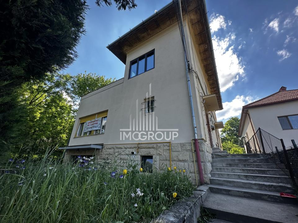Apartament tip duplex cu 450 mp teren, in zona Centrala, str. Aviator Badescu
