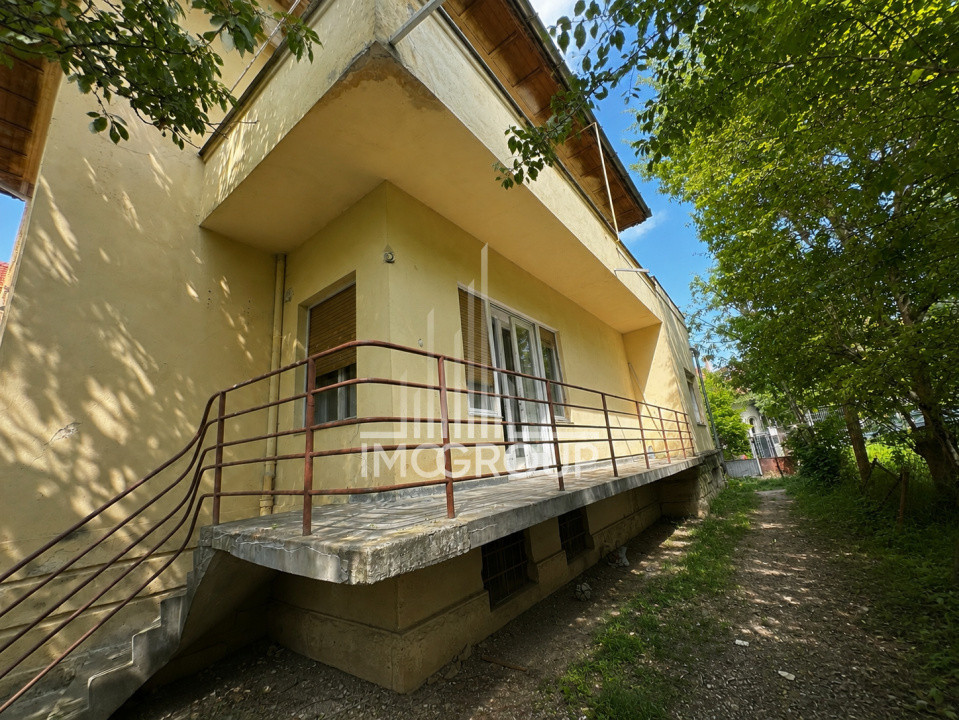 Apartament in vila, 450 mp teren cu acces auto  in zona Centrala