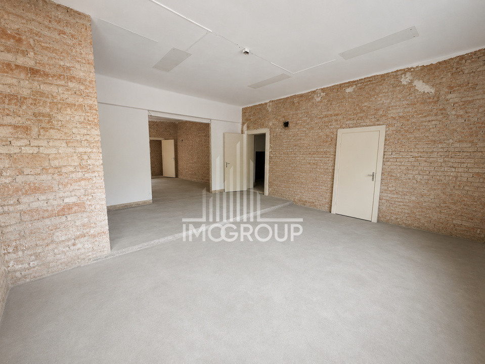 Apartament in vila, 450 mp teren cu acces auto  in zona Centrala