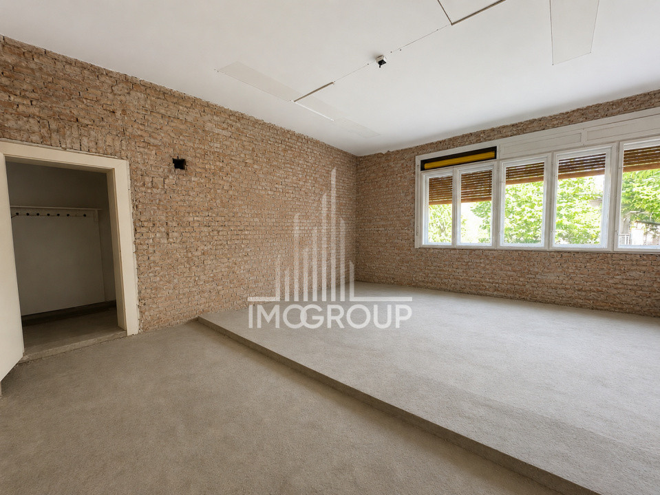 Apartament in vila, 450 mp teren cu acces auto  in zona Centrala