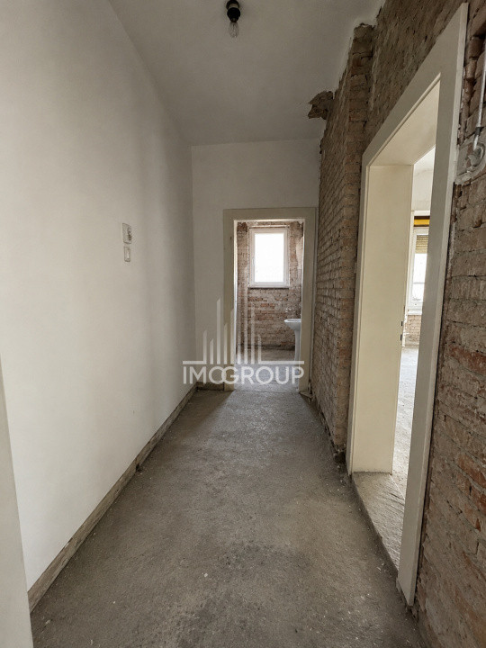 Apartament in vila, 450 mp teren cu acces auto  in zona Centrala