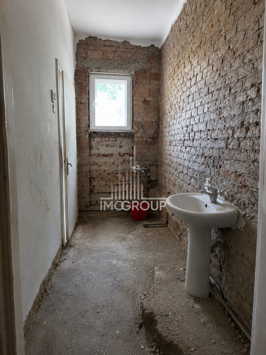 Apartament in vila, 450 mp teren cu acces auto  in zona Centrala