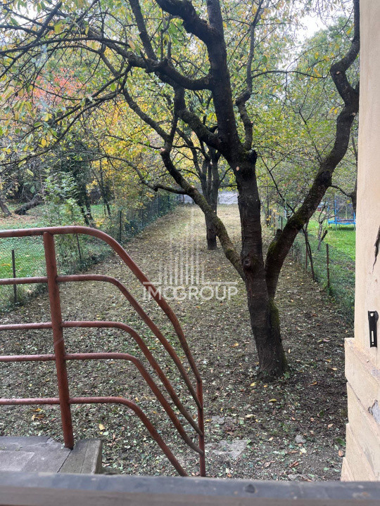 Apartament in vila, 450 mp teren cu acces auto  in zona Centrala