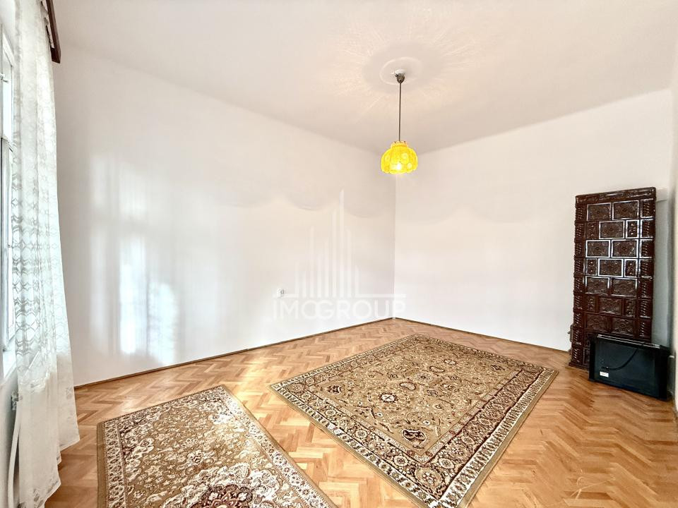 Apartament cu 2 camere | Zona Ultracentrală | Parcare | Etaj 1 | Pod | Pivniță |