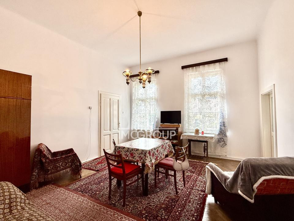 Apartament cu 2 camere | Zona Ultracentrală | Parcare | Etaj 1 | Pod | Pivniță |