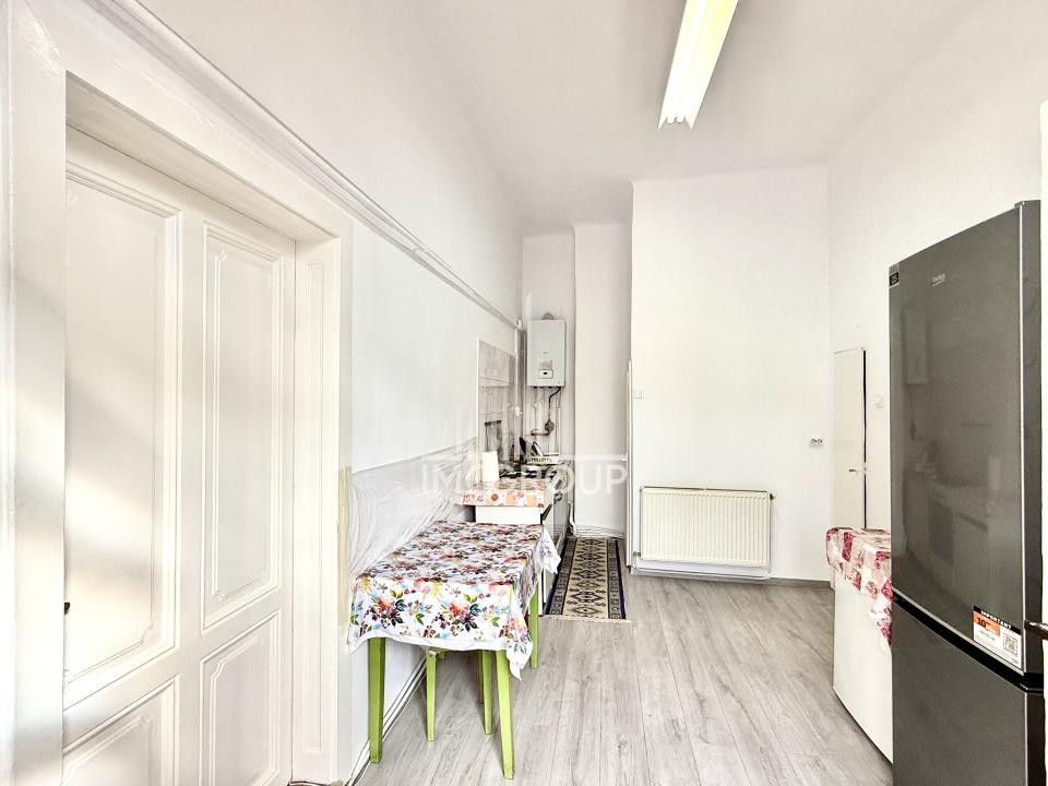 Apartament cu 2 camere | Zona Ultracentrală | Parcare | Etaj 1 | Pod | Pivniță |