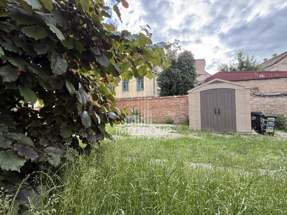 Apartament cu 2 camere | Zona Ultracentrală | Parcare | Etaj 1 | Pod | Pivniță |