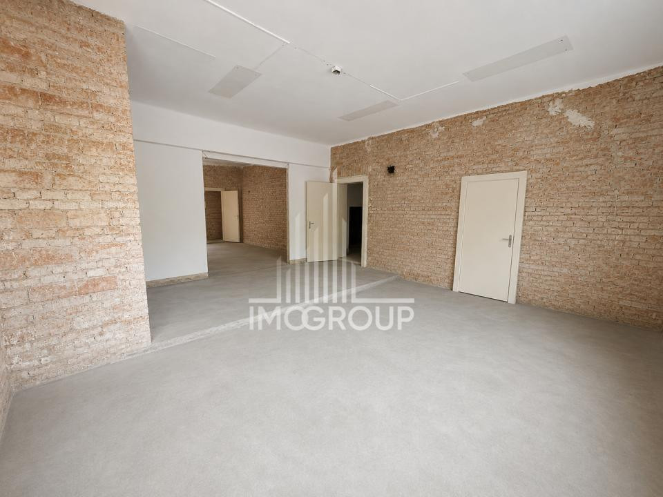Apartament tip duplex, 450 mp teren cu acces auto  in zona Centrala