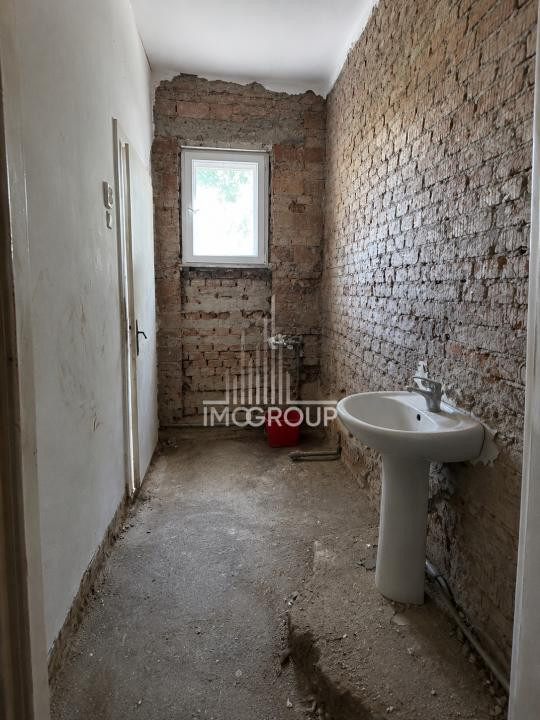 Apartament tip duplex, 450 mp teren cu acces auto  in zona Centrala