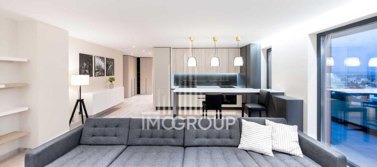 Apartament cu 3 camere si 2 bai, la etaj intermediar, in Andrei Muresanu