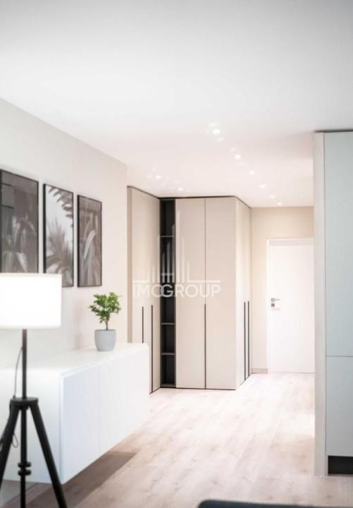 Apartament cu 3 camere si 2 bai, la etaj intermediar, in Andrei Muresanu