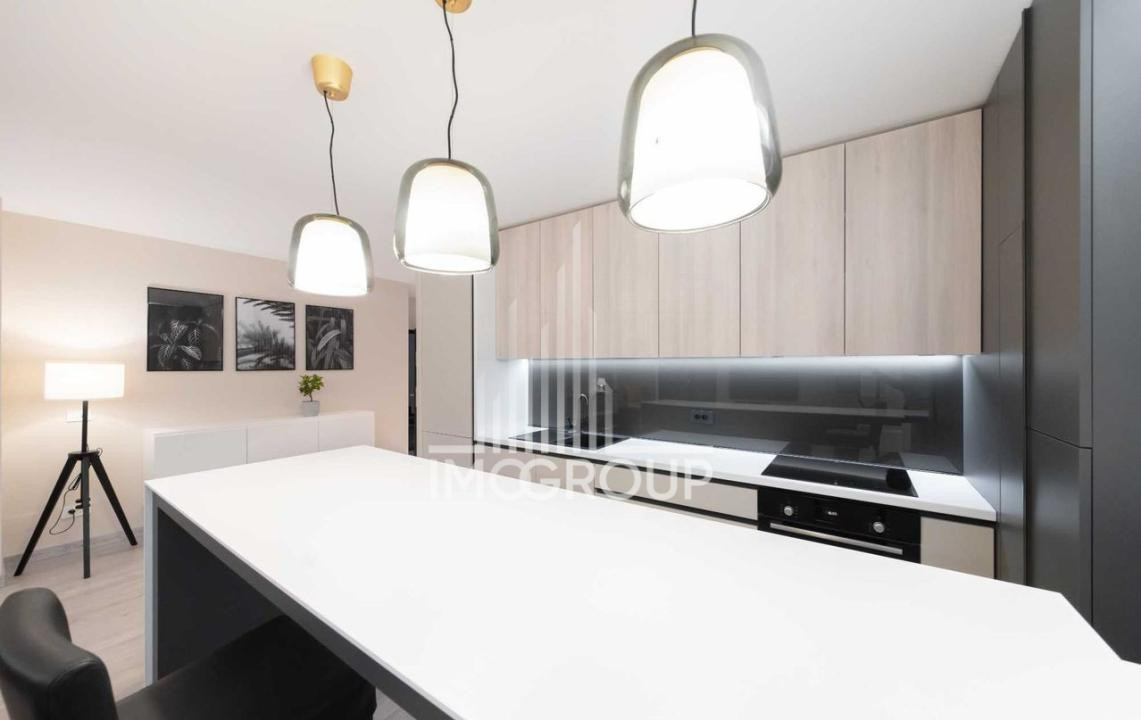 Apartament cu 3 camere si 2 bai, la etaj intermediar, in Andrei Muresanu