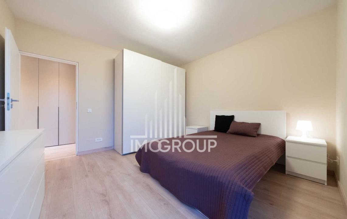 Apartament cu 3 camere si 2 bai, la etaj intermediar, in Andrei Muresanu