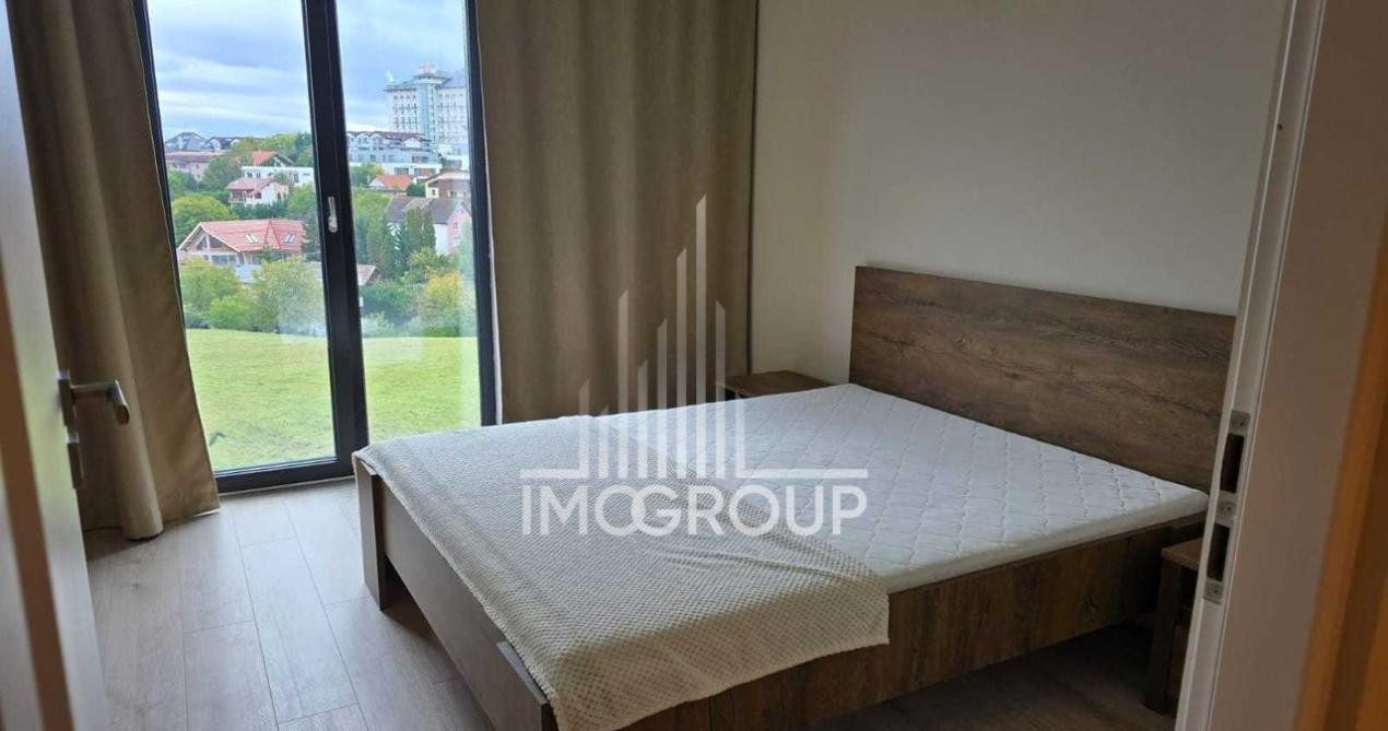 Apartament cu 3 camere si 2 bai, la etaj intermediar, in Andrei Muresanu