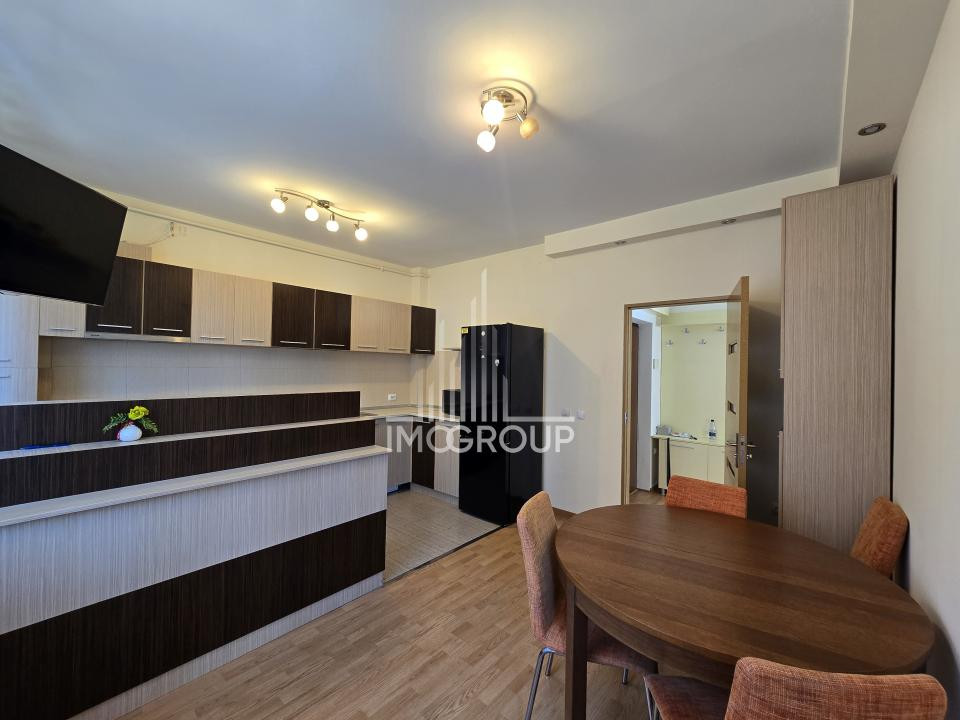 Inchiriez apartament cu 2 camere, parcare, str Urusagului, Terra