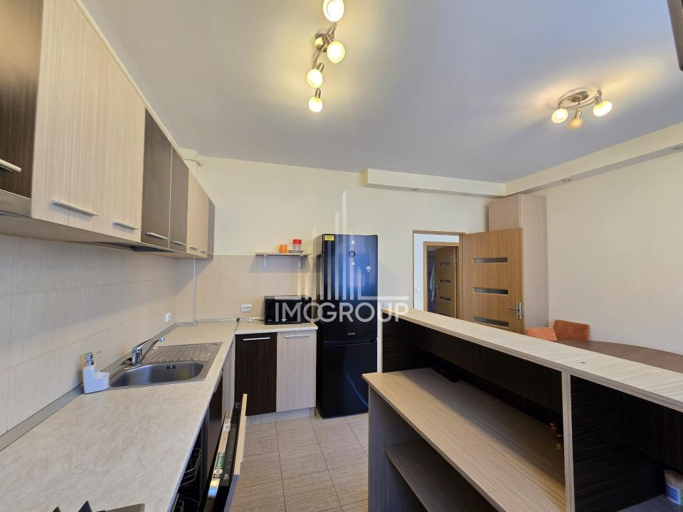 Inchiriez apartament cu 2 camere, parcare, str Urusagului, Terra