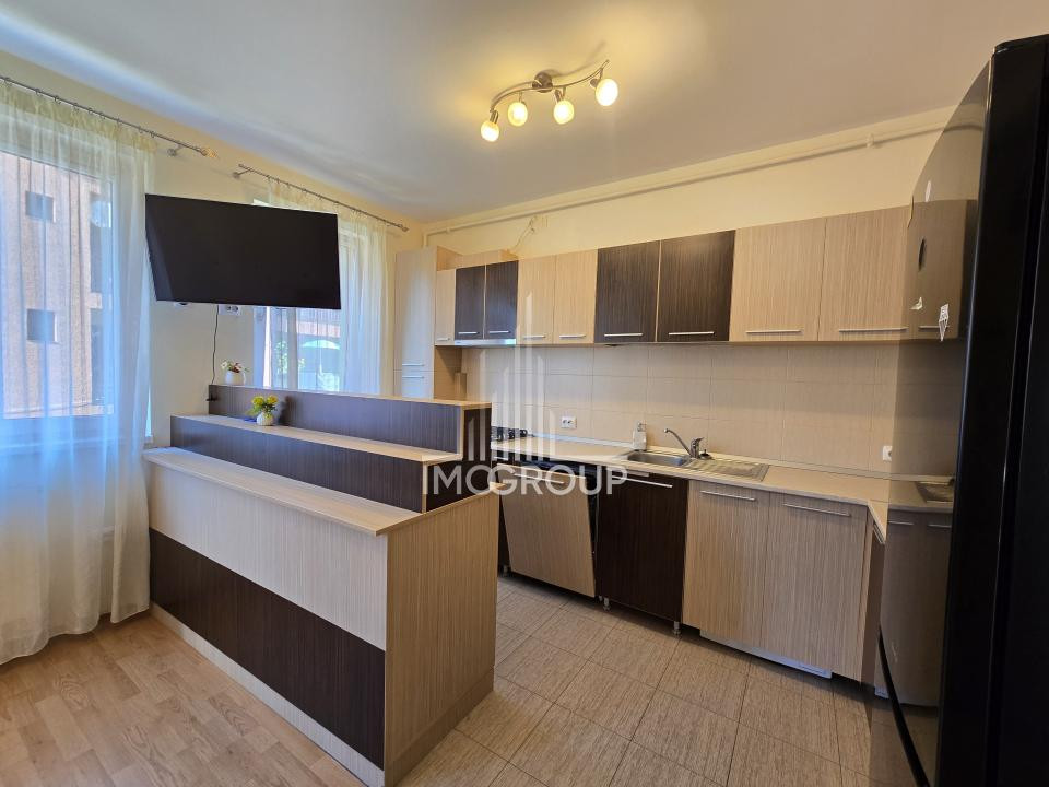 Inchiriez apartament cu 2 camere, parcare, str Urusagului, Terra
