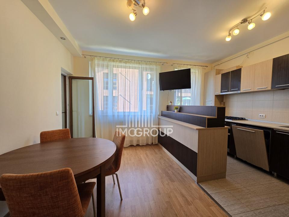 Inchiriez apartament cu 2 camere, parcare, str Urusagului, Terra