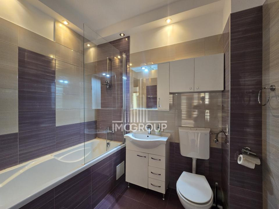 Inchiriez apartament cu 2 camere, parcare, str Urusagului, Terra