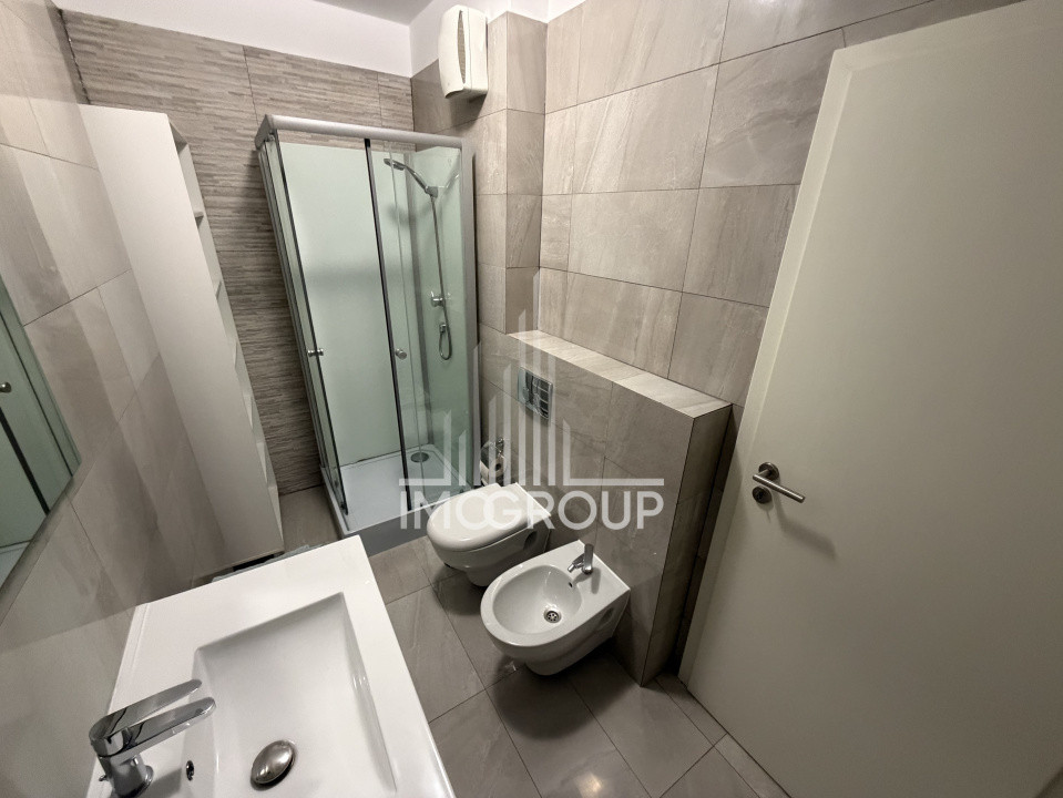 Apartament 3 camere,80 mp, 2 bai, balcon, parcare RIviera, langa  Iulius Mall.