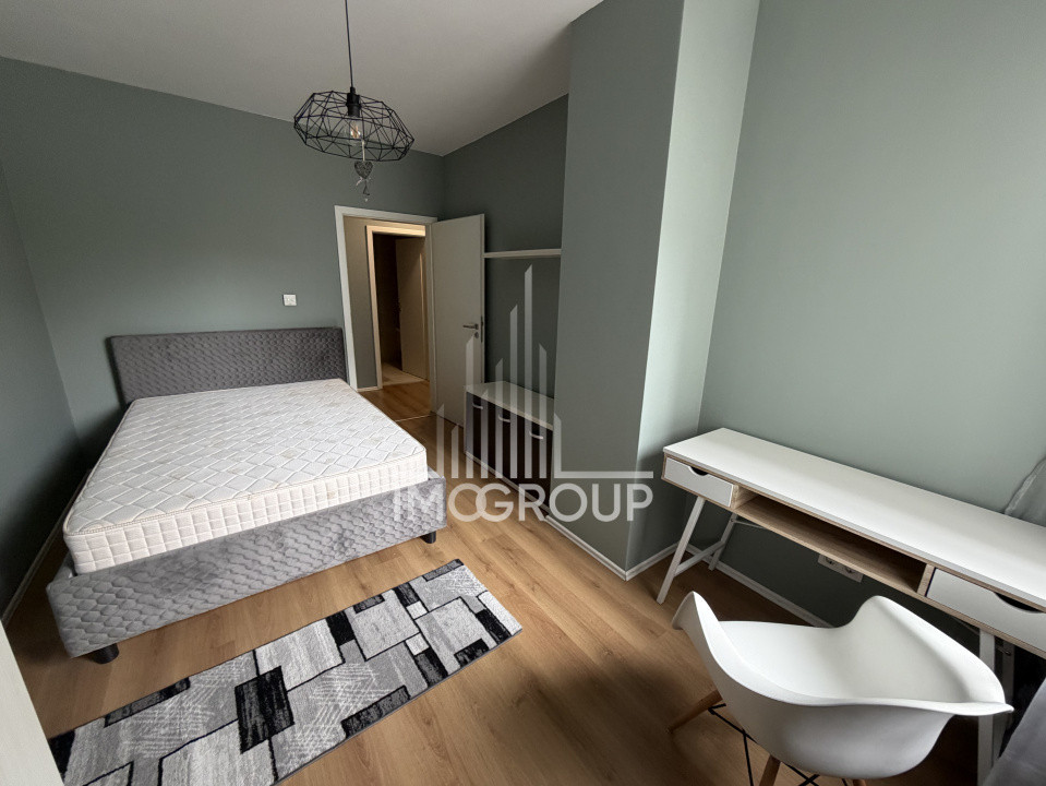 Apartament 3 camere,80 mp, 2 bai, balcon, parcare RIviera, langa  Iulius Mall.